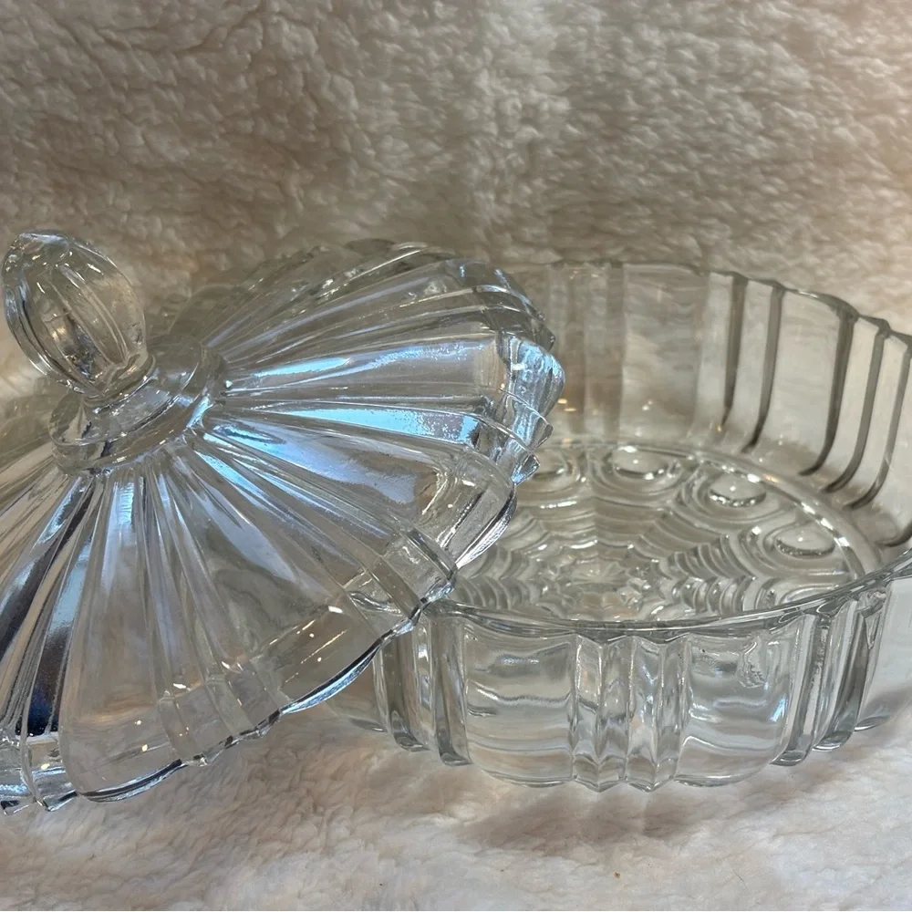 Anchor Hocking Clear Glass Lidded Dish - Picture 2 of 5